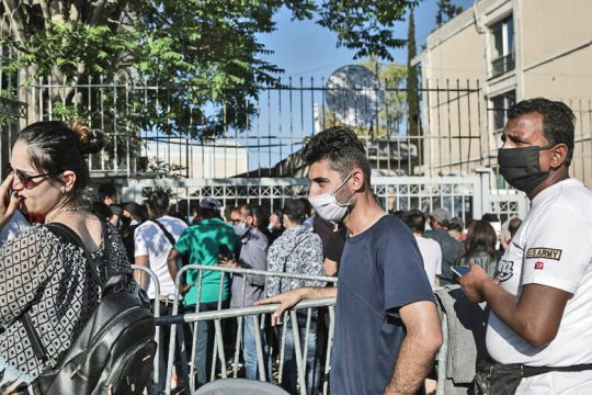 Παράταση για να μην πάθει επικοινωνιακό στραπάτσο