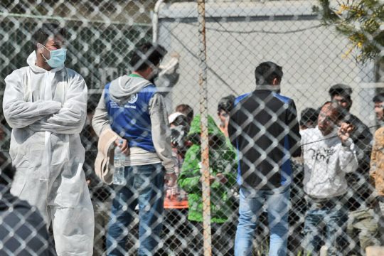 «Αυτογκόλ» της κυβέρνησης με τον επικοινωνιακό πανικό