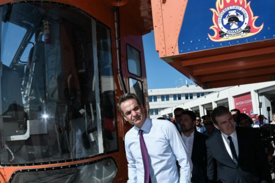 Παρέλαβε 20 οχήματα κι ευχαρίστησε (πάλι) τον ιδιωτικό τομέα