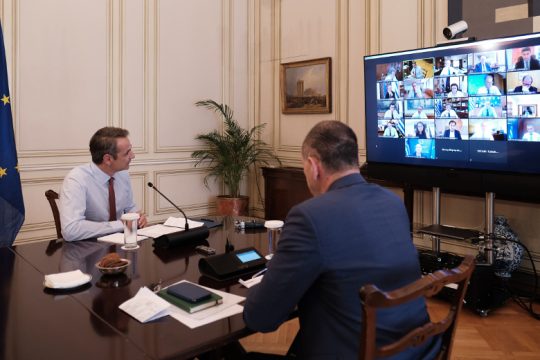 Υπουργικό: Αυτοαποθέωση Μητσοτάκη και συζήτηση για επτά νομοσχέδια