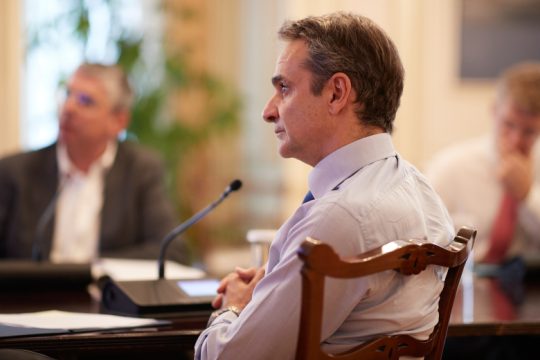 Άρθρο στον Guardian: Σύντομα οι Έλληνες θα θέλουν απαντήσεις για τη διαχείριση του δημόσιου χρήματος