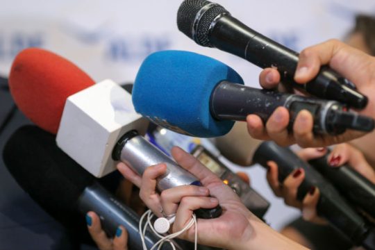 Χαρίτσης: Η κυβέρνηση χρησιμοποιεί το δημόσιο χρήμα για να χειραγωγεί τα ΜΜΕ
