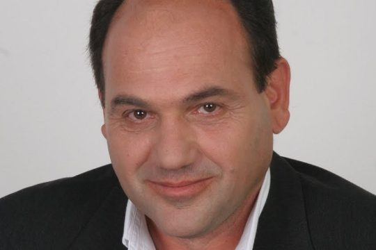 Χορεύοντας με τον Αλέξη και τον Κυριάκο
