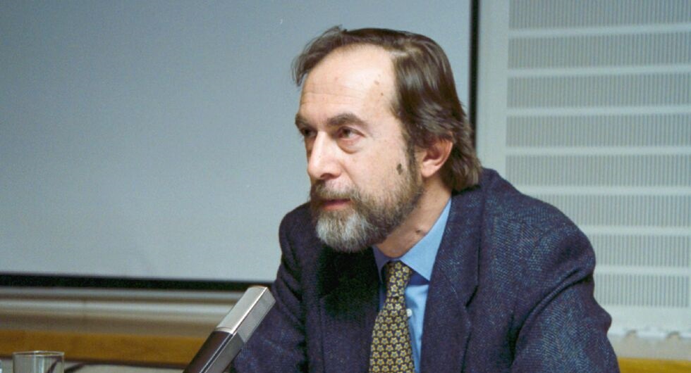 Με το γάντι, αλλά αιχμηρή, η αποχώρηση του Νίκου Μανωλόπουλου