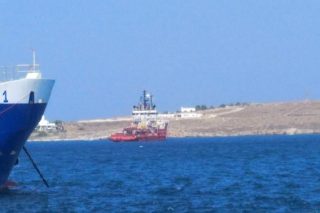 Η ρύπανση από το «Σάμινα» απειλεί την Πάρο