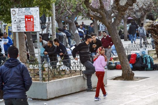 Πρόσφυγες εγκαταλελειμμένοι στην Πλατεία Βικτωρίας