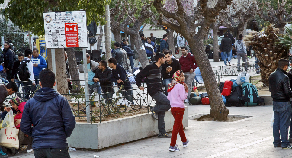Πρόσφυγες εγκαταλελειμμένοι στην Πλατεία Βικτωρίας