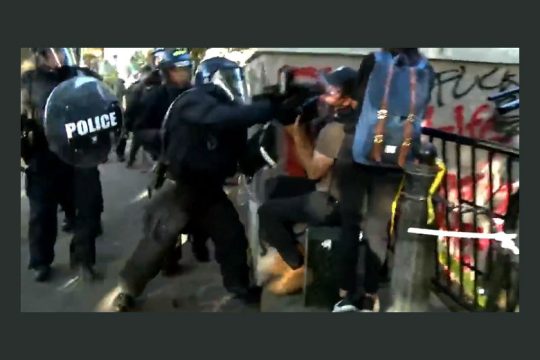 Τι θα κάνουν άραγε όταν οι κάμερες είναι κλειστές;