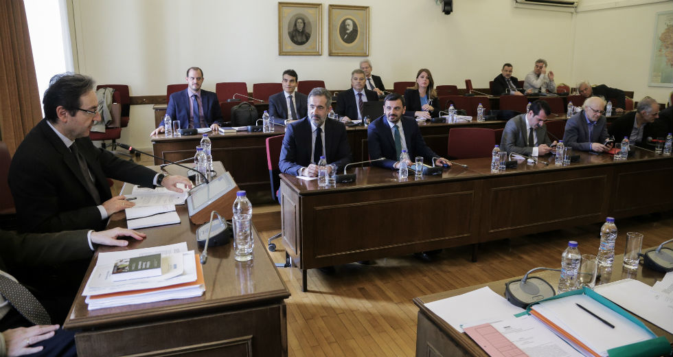 Προσπαθούν να συγκαλύψουν τα σκάνδαλά τους