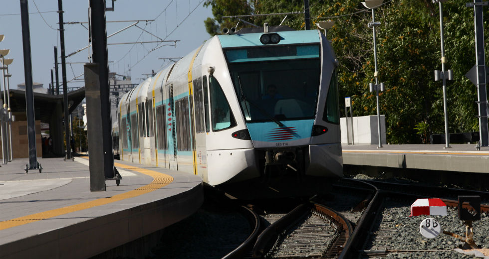 Στάση εργασίας σε προαστιακό και τρένα