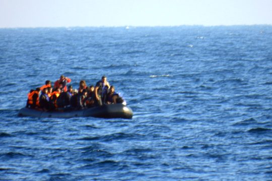 Η «Εφ.Συν.» φέρνει στο φως βίντεο από επιχείρηση επαναπροώθησης στο Αιγαίο