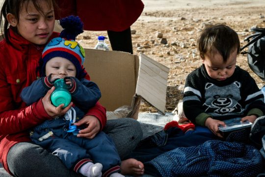 Oι ζωές των προσφύγων μετράνε από τον Εβρο και τα νησιά ώς τον Ελαιώνα