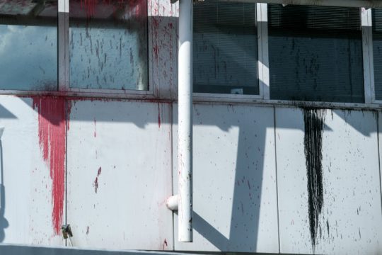«Ρουβίκωνας» κατά του ομίλου Κοπελούζου για τα αιολικά