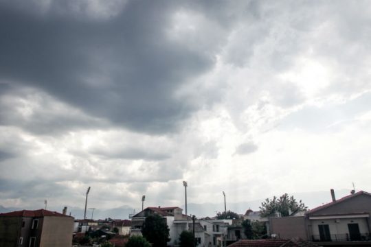 Πέφτει η θερμοκρασία στα ηπειρωτικά, ανεβαίνει στα νησιωτικά