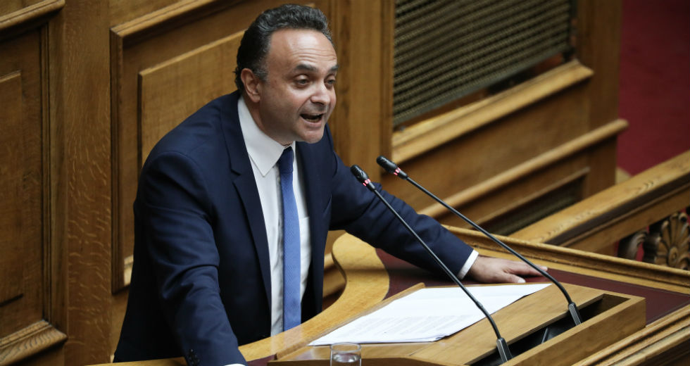 Πυρά και εκ των έσω για την αδιαφάνεια στη διαχείριση της καμπάνιας «Μένουμε Σπίτι»
