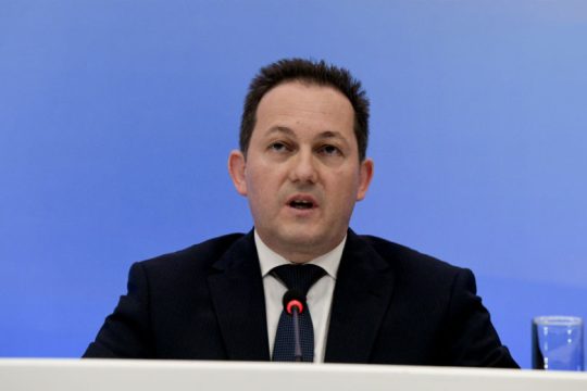 Ξανά «άλλα λόγια να αγαπιόμαστε» για τα λεφτά στα ΜΜΕ και επίθεση στον ΣΥΡΙΖΑ