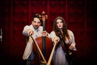String Demons: Ο «Καραγκιόζης Summertime» είναι ένα συναυλιακό Θέατρο Σκιών