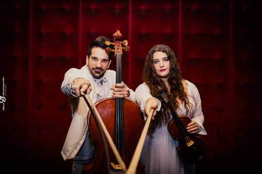 String Demons: Ο «Καραγκιόζης Summertime» είναι ένα συναυλιακό Θέατρο Σκιών