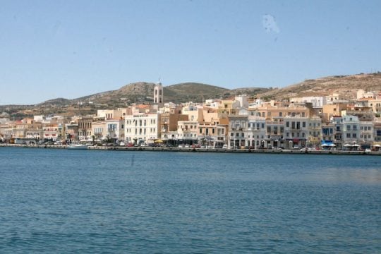 Το «Blue Star Χίος» εκτάκτως στη Σύρο λόγω τραυματισμού ναυτικού