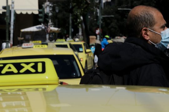 Μειωμένος ΦΠΑ και στο κόμιστρο των ταξί