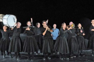 Η επιβίωση της «Γκόλφως» και μια ετοιμοθάνατη «Χώρα»