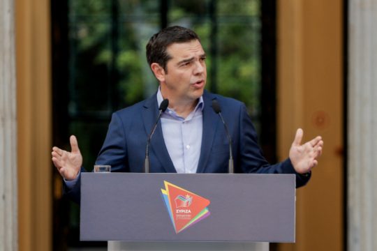 Τσίπρας: «Κύριε πρωθυπουργέ πείτε μας τι ποσό πήρε κάθε ΜΜΕ»