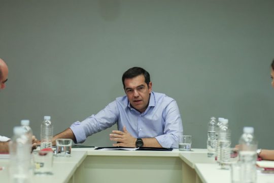 Τσίπρας: Πουλάνε ηλιοβασίλεμα ενώ ο τουρισμός μπαίνει σε βαθύ σκοτάδι