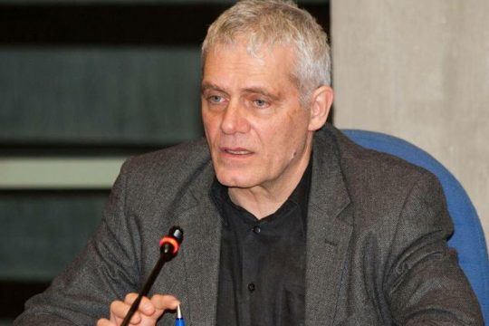Πρότυπα σχολεία – η χρυσή φυλακή