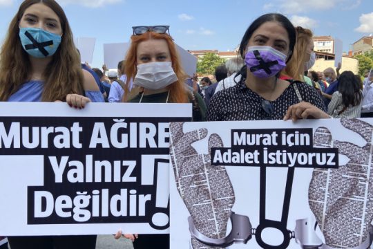Επτά δημοσιογράφοι στο εδώλιο