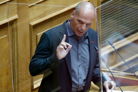 Πυρά Βαρουφάκη κατά κυβέρνησης για οικονομία, Novartis και διαδηλώσεις