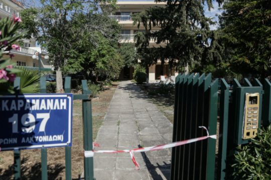 Νεκρή βρέθηκε γυναίκα σε διαμέρισμα στη Βούλα