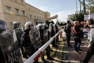 Στη Βουλή το Ιδιώνυμο