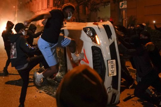 Τσουνάμι οργής στις Ηνωμένες Πολιτείες Αμερικής