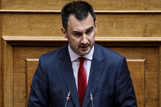Αλ. Χαρίτσης: «Θέμα δημοκρατίας το μοίρασμα χρημάτων στα ΜΜΕ εν κρυπτώ»