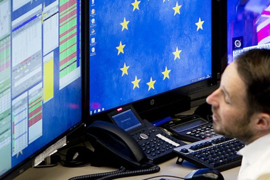 Ενισχύονται τα χρηματιστήρια σε Ευρώπη και Αθήνα μετά τις ανακοινώσεις της ΕΚΤ