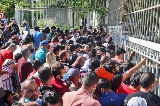 Μέτρα για τον συνωστισμό στην υπηρεσία Ασύλου παίρνει τώρα το υπουργείο Μετανάστευσης