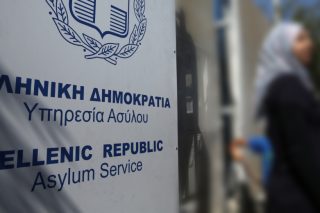 Αδικαιολόγητη μη πρόσληψη εργαζομένων στην υπηρεσία Ασύλου