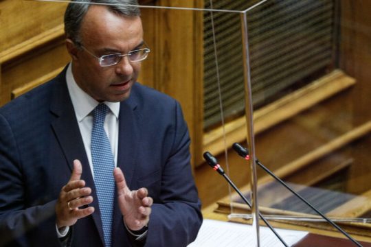 Αναζητούνται πόροι για… φοροελαφρύνσεις