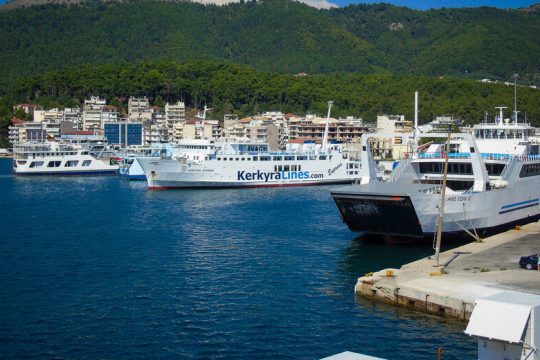 Πρώτο κύμα πωλήσεων στα λιμάνια