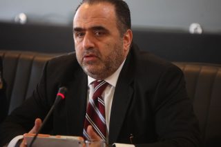 Απαλλάσσεται λόγω απάλειψης του αδικήματος
