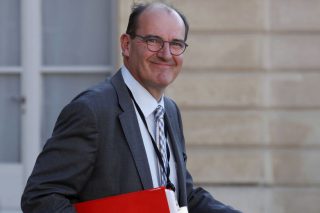 Ανασχηματισμός με ριψοκίνδυνους ελιγμούς
