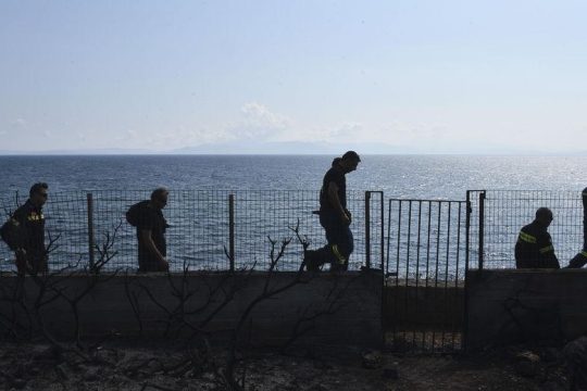 Τραγωδία, καπηλεία και πολιτικός βούρκος