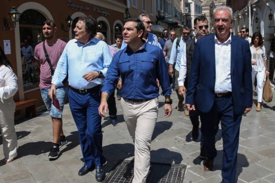 Τσίπρας: Διώκουν όποιον δικαστή τολμά να ερευνά τα σκάνδαλά τους