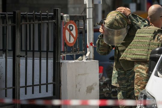 Λήξη συναγερμού για τη χειροβομβίδα στο Κερατσίνι