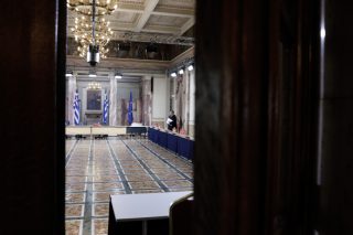 Ξεφτίλισαν το Σύνταγμα, χλεύασαν τους νόμους