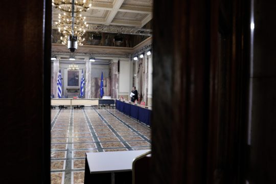 Ξεφτίλισαν το Σύνταγμα, χλεύασαν τους νόμους