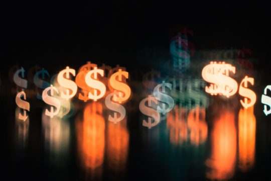 Τρελάθηκαν οι πλούσιοι και ζητούν να φορολογηθούν!