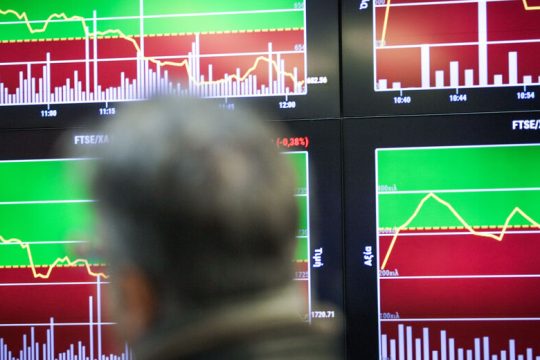 Με το βλέμμα στραμμένο στη Σύνοδο Κορυφής οι αγορές