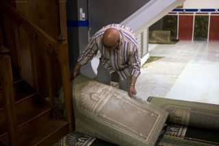 Λουκέτο στον πρώτο χώρο προσευχής μουσουλμάνων στον Πειραιά