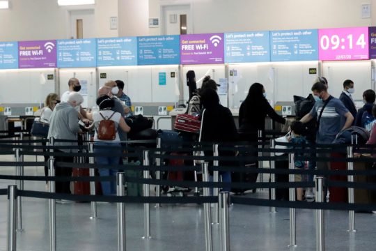 Οργή και «μπάχαλο» από τη βρετανική απόφαση για την Ισπανία